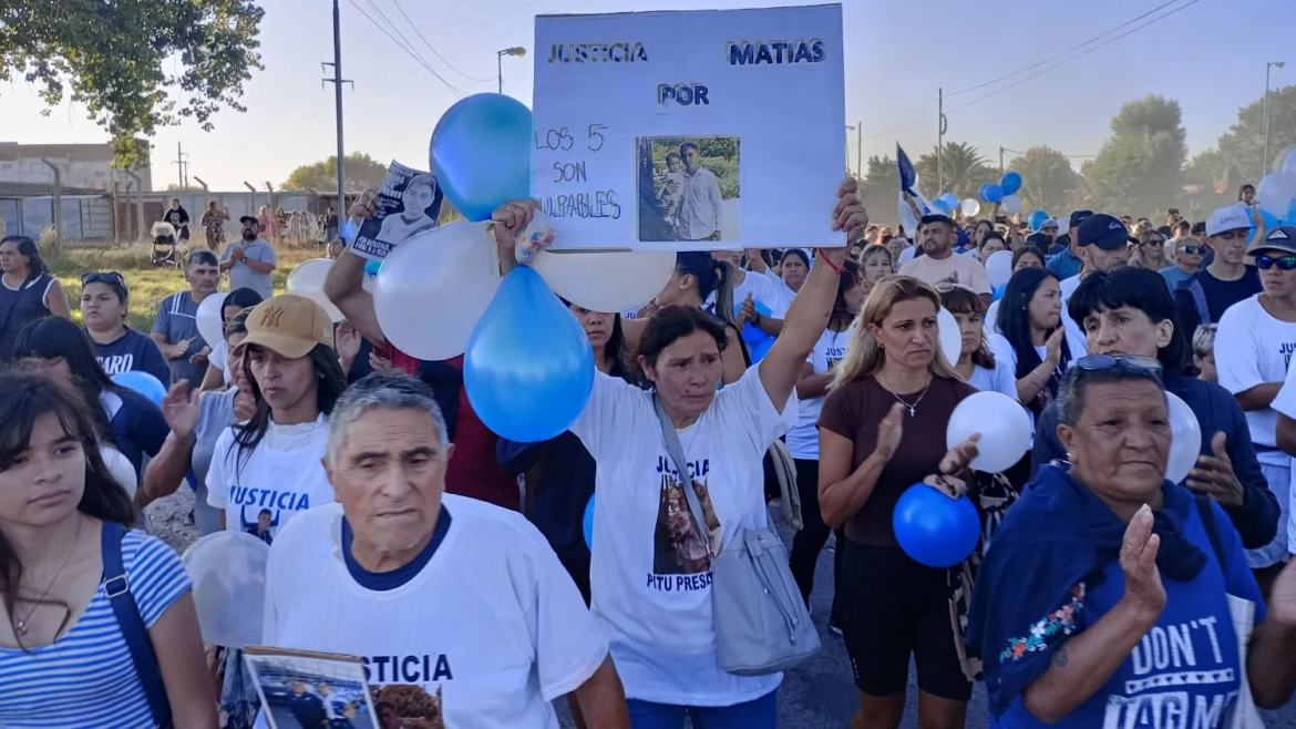 Mar del Plata: Familiares, amigos y vecinos realizan un reclamo tras la muerte del joven que fue baleado por la Policía la semana pasada.