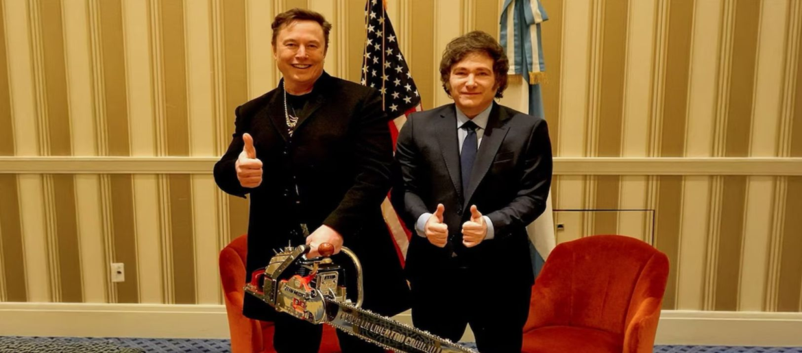 Javier Milei se reunió con Elon Musk en EEUU y le regaló una motosierra