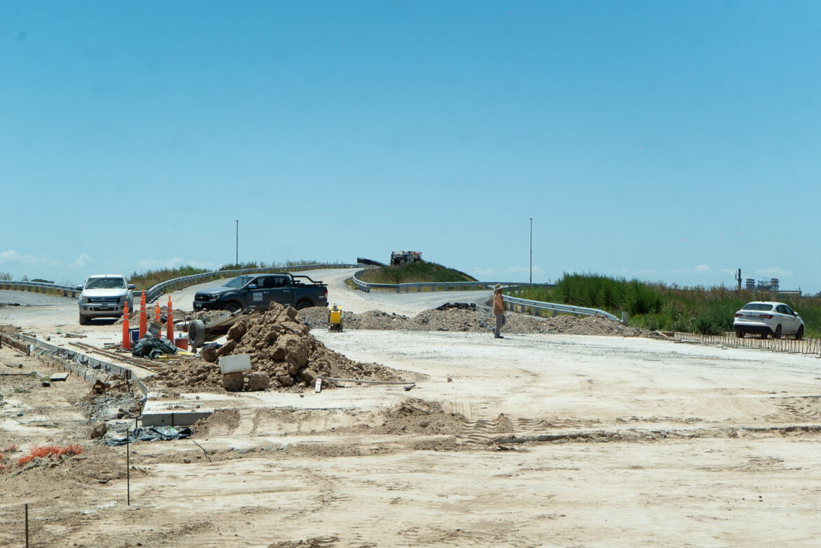 La Plat: Avanza la obra hidráulica que complementa el nuevo distribuidor vial en la avenida 520