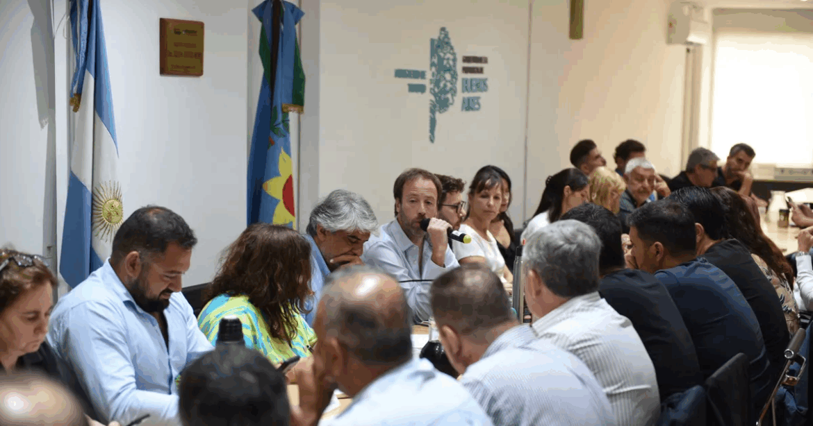 La Provincia presentó una oferta salarial superadora en la paritaria con docentes y estatales