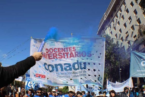Los docentes universitarios paran 48 horas la semana que viene contra «el brutal ajuste del gobierno de Milei»
