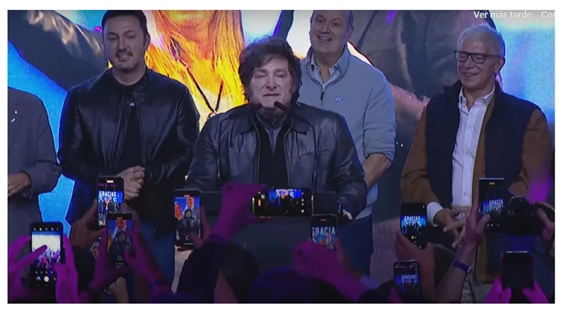 Javier Milei: «Se pintó de violeta el bastión amarillo y ahora tenemos que pintar el país»