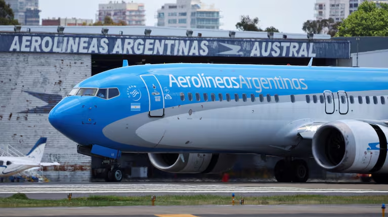El Gobierno deteriora las condiciones laborales de los pilotos por decreto: menos horas de descanso y vacaciones reducidas