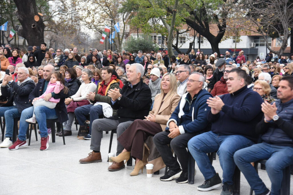 Renacimiento de Plaza Italia: cultura y emoción en una jornada para celebrar su reconstrucción