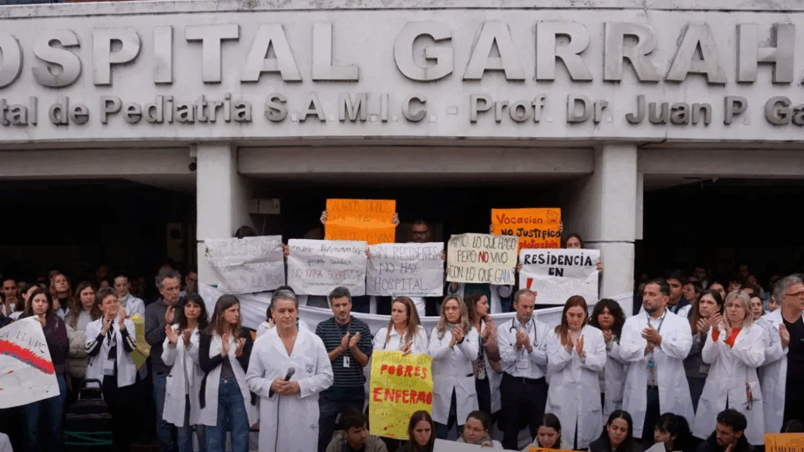 Frío, ajuste y abandono: sin calefacción en plena ola polar, el Garrahan colapsa porque el Gobierno le «soltó la mano»