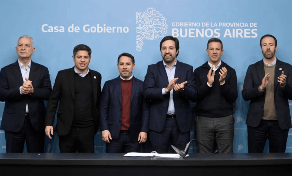 Kicillof entregó equipamiento informático para hospitales provinciales y municipales