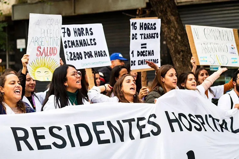 Residentes nacionales en lucha: médicos acusan al Gobierno de precarizar la salud