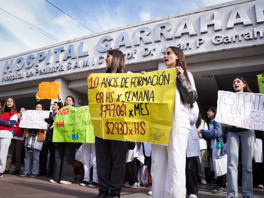 El Gobierno nacional elimina las residencias y las convierte en becas