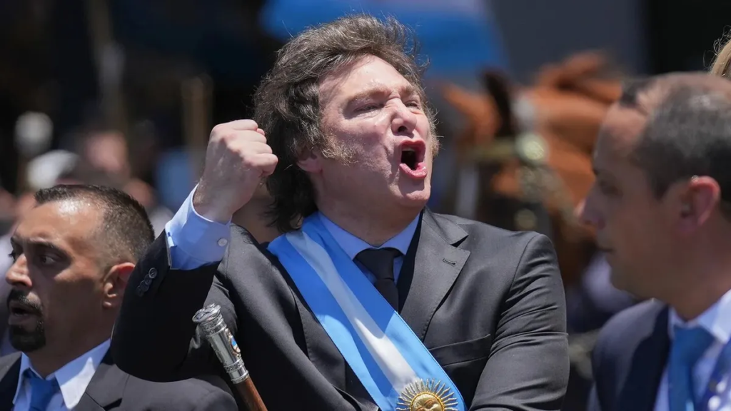 Milei deroga 40 leyes por decreto: del padrinazgo presidencial al carnet de mochilero