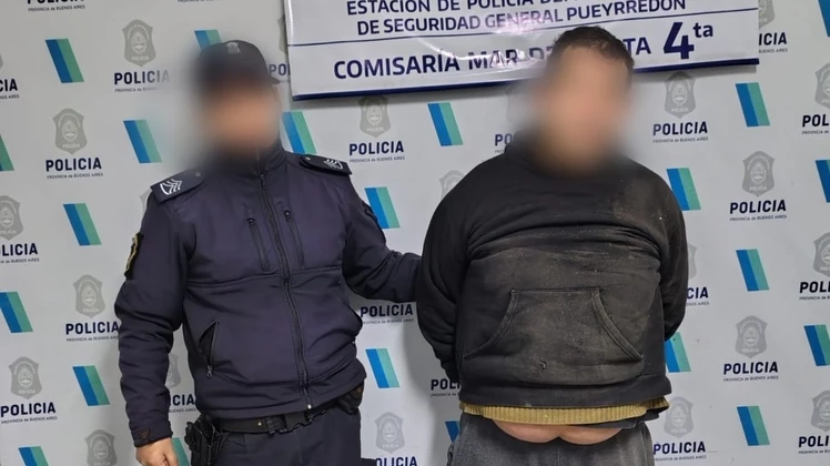 Le rompió la nariz a un policía que perseguía a su hijastro y les soltó los perros para que los muerdan