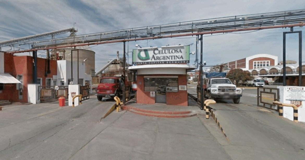 Paro y reclamos: Vigiladores reclaman el pago del aguinaldo frente a Celulosa