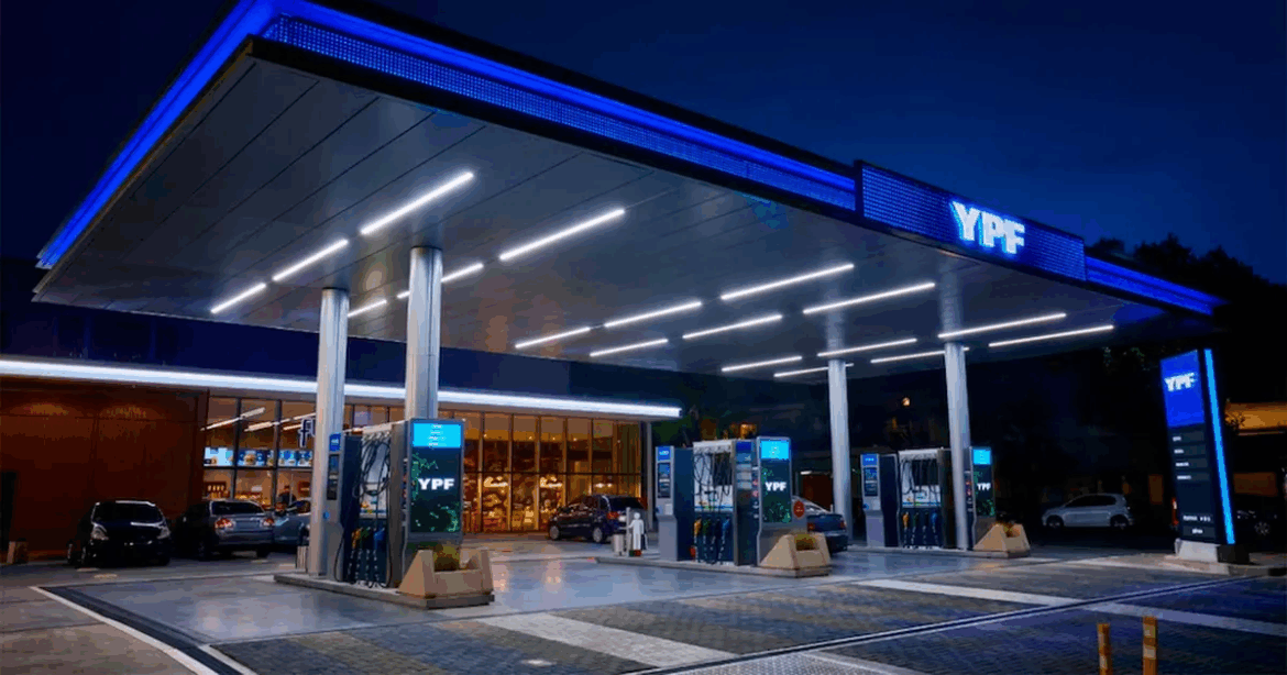 YPF lanza nuevos descuentos para quienes carguen nafta de madrugada