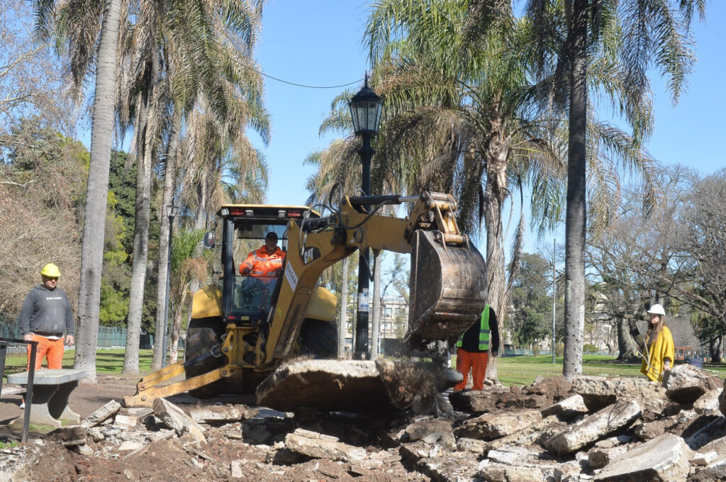 El Municipio avanza con las obras de remodelación del Parque Saavedra