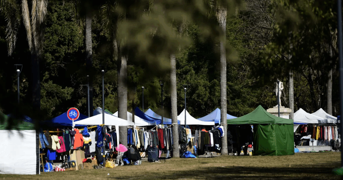 Ya son 150 los vendedores de Parque Saavedra que adhirieron al Programa de Reconversión de la venta en la vía pública