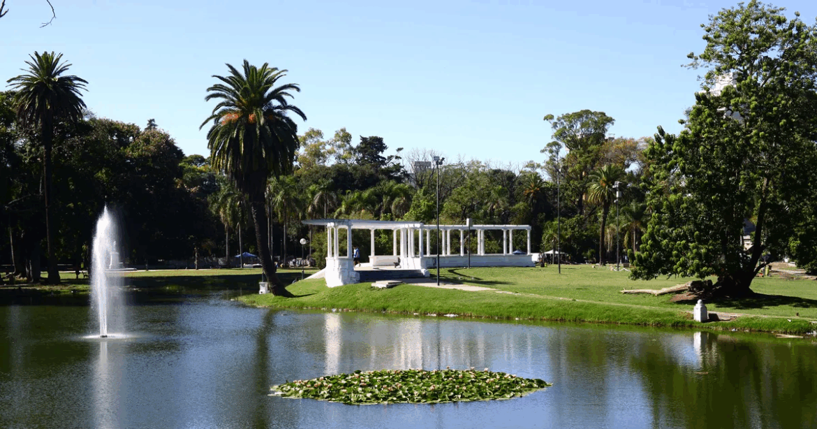 Empezó el plan de reconversión de la venta ilegal en Parque Saavedra: ya adhirieron 32 vendedores