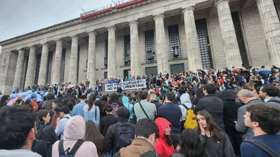 Crisis universitaria: la UBA y otras universidades nacionales paran y postergan el inicio de clases