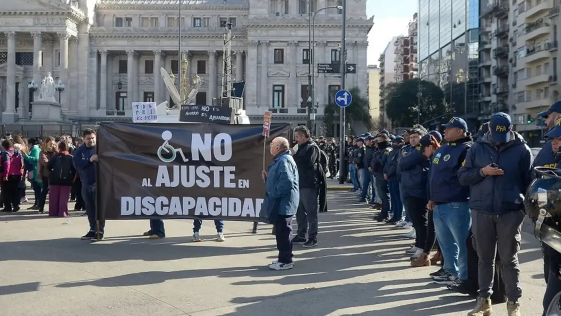 Emergencia en Discapacidad: el Gobierno la promulga, pero no la aplica hasta que el Congreso «pague la cuenta»