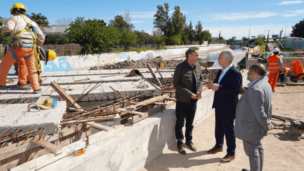 La Plata: Alak y Katopodis supervisaron el avance del puente del Arroyo El Gato: permitirá duplicar la capacidad de drenaje