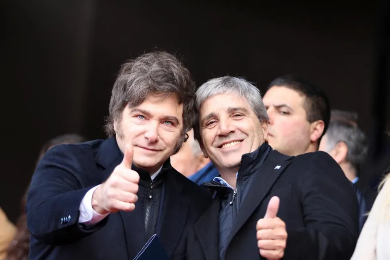 Milei felicitó a Caputo por mantener la inflación por debajo del 2%