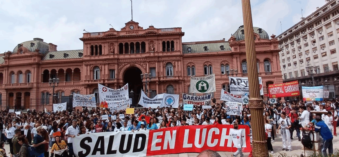 El Gobierno de Milei vetó la ley de emergencia en salud pediátrica y residencias médicas