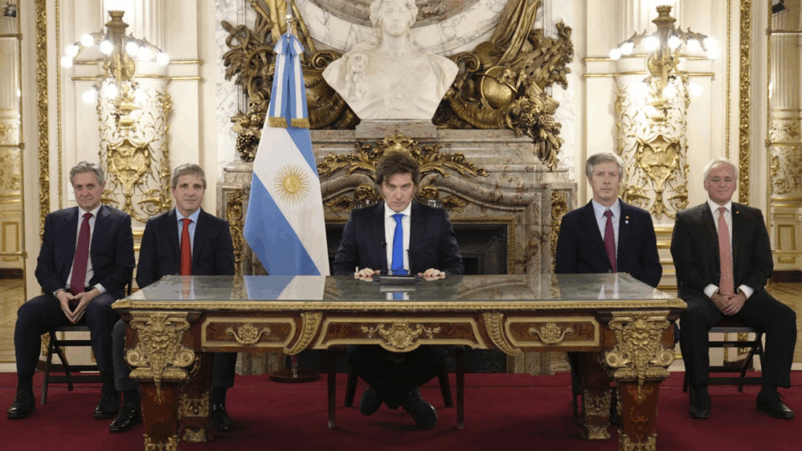 Lunes intenso para Milei: jura ministerial, mesa política y cadena nacional por el Presupuesto 2026