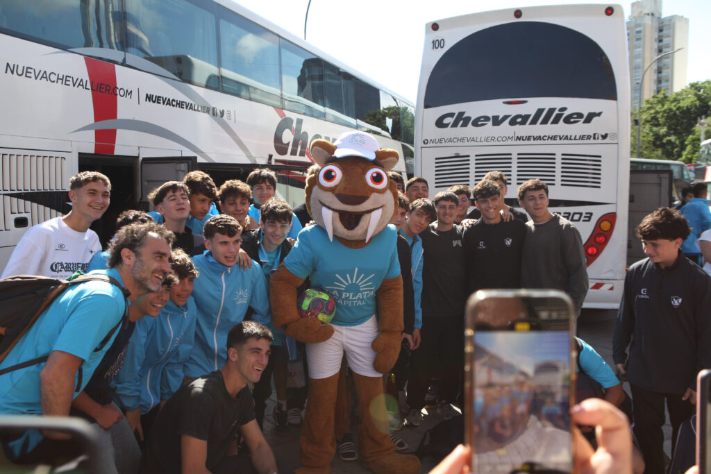 Juegos Bonaerenses: la delegación platense partió rumbo a Mar del Plata para disputar la final