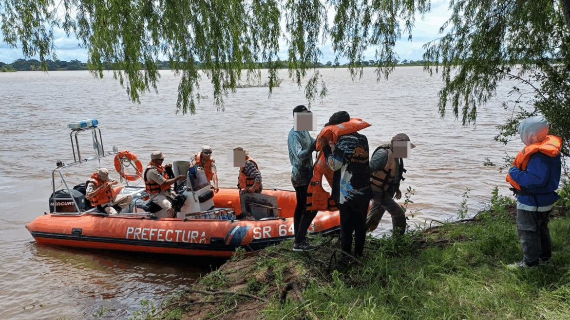 Prefectura rescató a seis personas tras el vuelco de una lancha durante la tormenta en Gualeguaychú