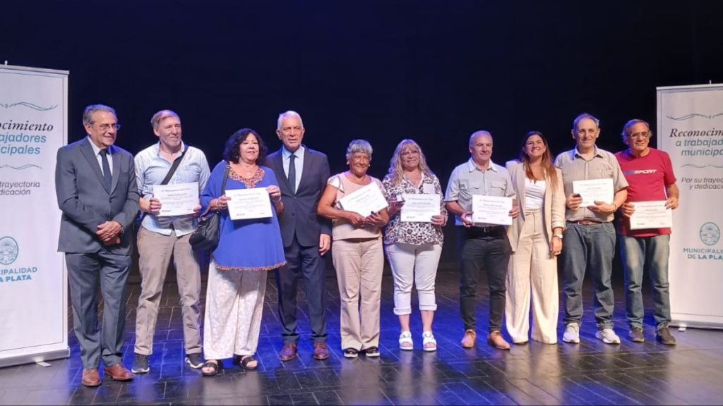 La Plata: Alak reconoció a trabajadores municipales jubilados y con 25 años de servicio