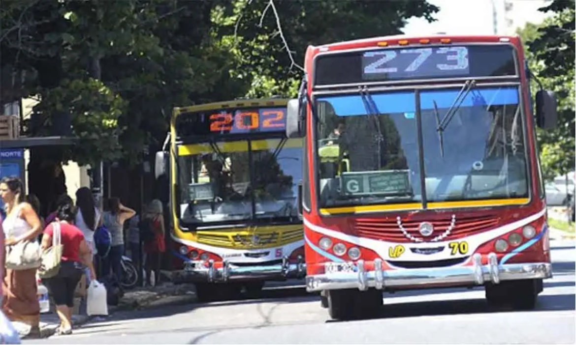 UTA amenaza con paro de colectivos el 18 de diciembre por aguinaldos y coincide con marcha de la CGT