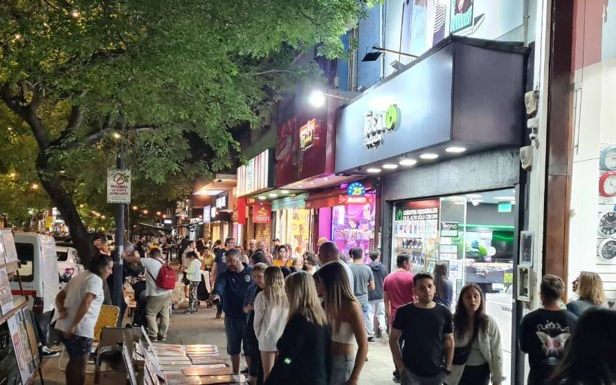 La Plata: Llega la Noche de las Vidrieras y de los Descuentos a los centros comerciales