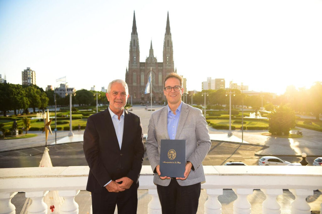 Alak distinguió al director de ópera Leonardo García Alarcón como Huésped de Honor de La Plata