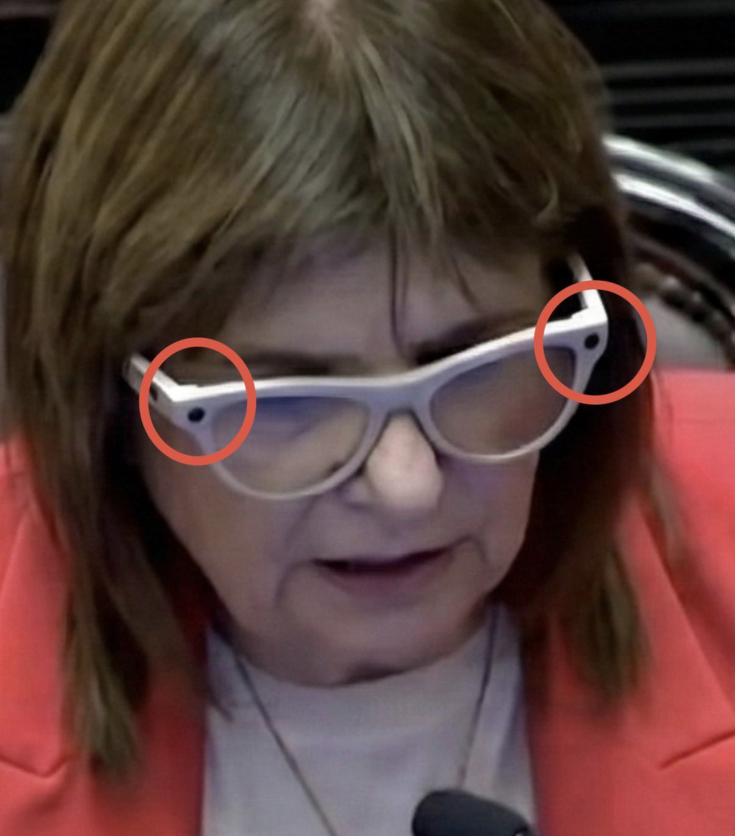 Patricia Bullrich generó polémica por el uso de lentes inteligentes Ray-Ban Meta en el Senado