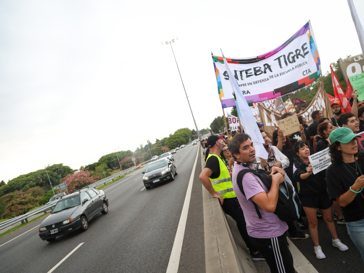 Manifestantes bloquean Panamericana en protesta por el cierre de Fate