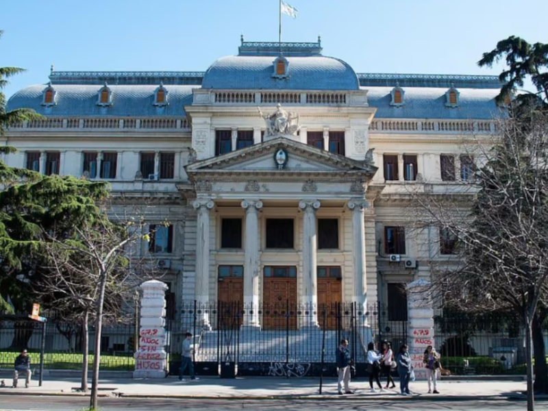 Denuncia por abuso sexual sacude a la Legislatura bonaerense y apunta a un alto jefe sindical