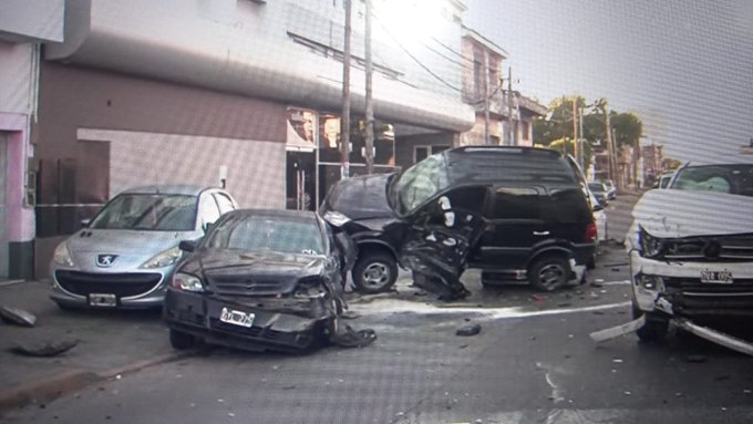 Choque múltiple en Quilmes: siete autos involucrados y tres personas internadas