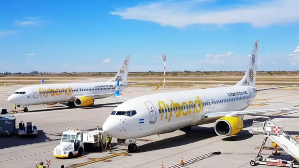 Flybondi ajusta su estructura en medio de cancelaciones y problemas operativo