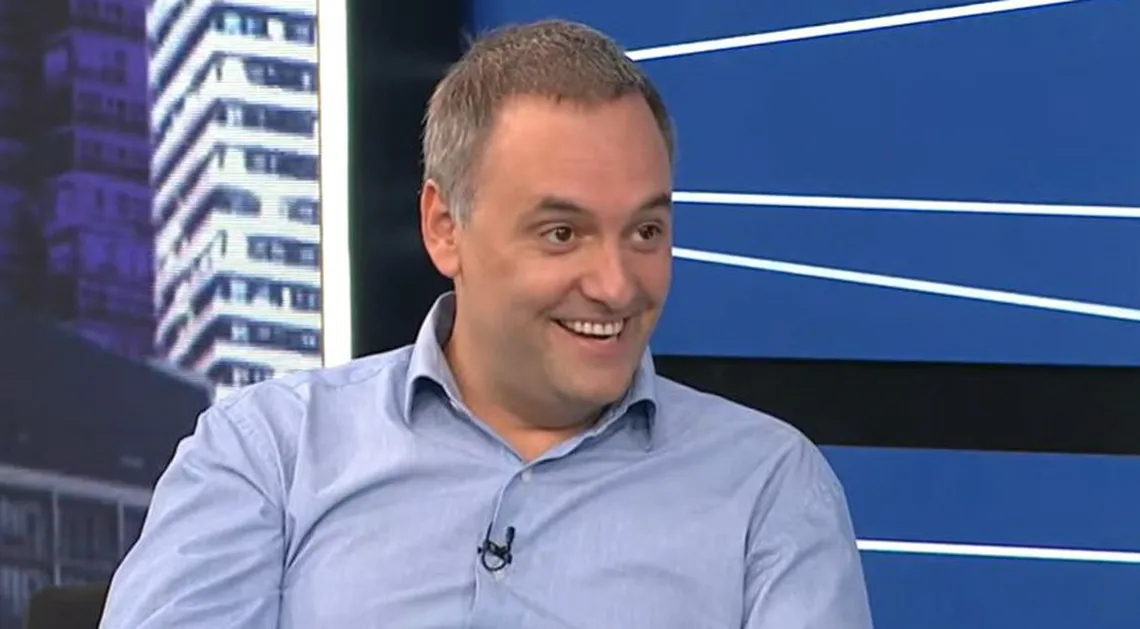 Investigan el viaje de Manuel Adorni a Uruguay: ordenan levantar el secreto bancario para seguir la ruta del dinero