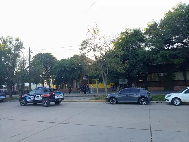 Tragedia en una escuela de Santa Fe: un alumno mató a un compañero y hay heridos