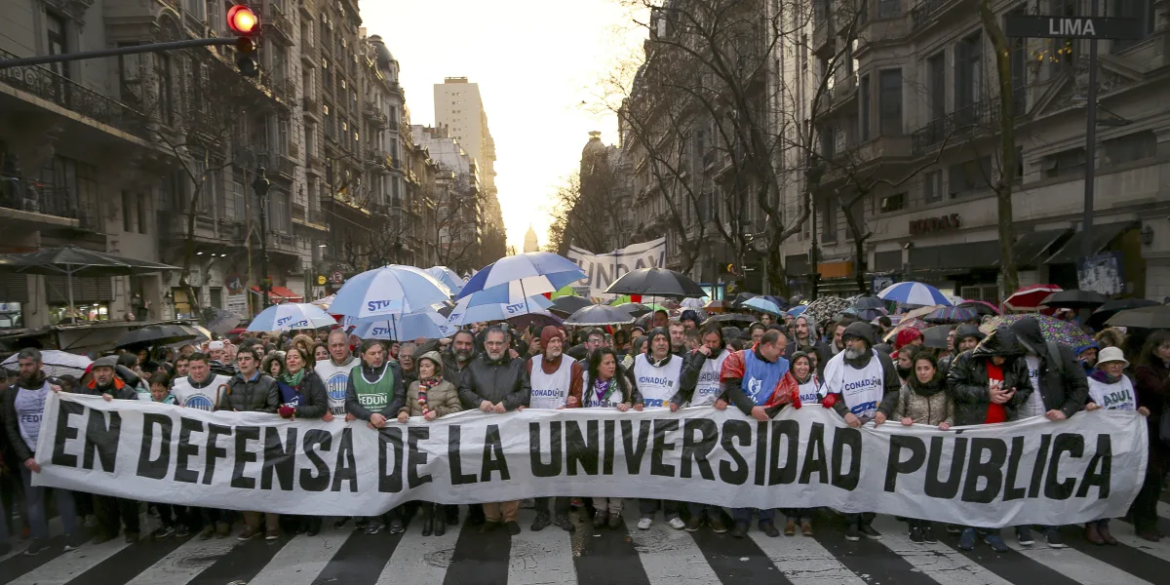 Paro universitario y fuerte tensión: docentes amenazan con huelga indefinida pese al aumento otorgado por el Gobierno