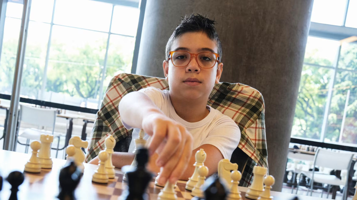 Faustino Oro, el prodigio argentino de 12 años que revoluciona el ajedrez y entusiasma a miles de chicos