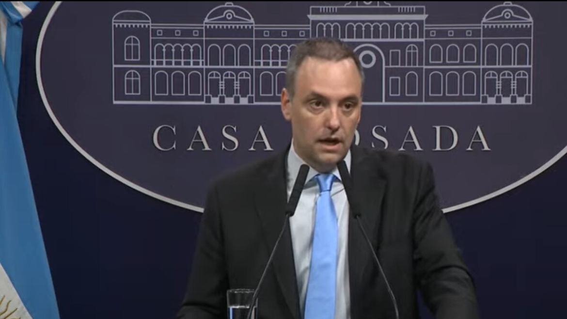 Investigan un presunto viaje de Adorni al Caribe y profundizan la causa por enriquecimiento ilícito