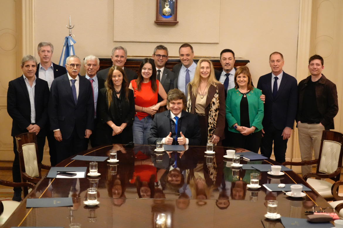 Milei convoca a todo su Gabinete en Casa Rosada para cerrar filas y contener la crisis política