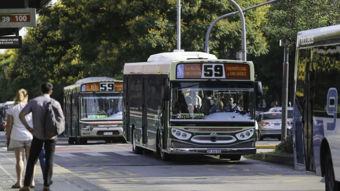 El Gobierno paga subsidios y busca evitar el paro de colectivos en el AMBA