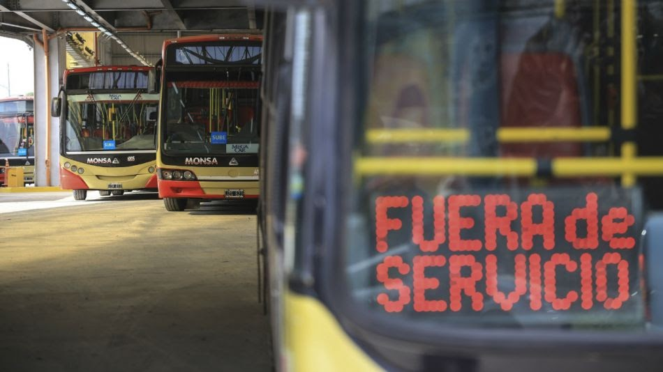 Paro de colectivos en el AMBA: confirman retención de tareas por falta de pago total de salarios