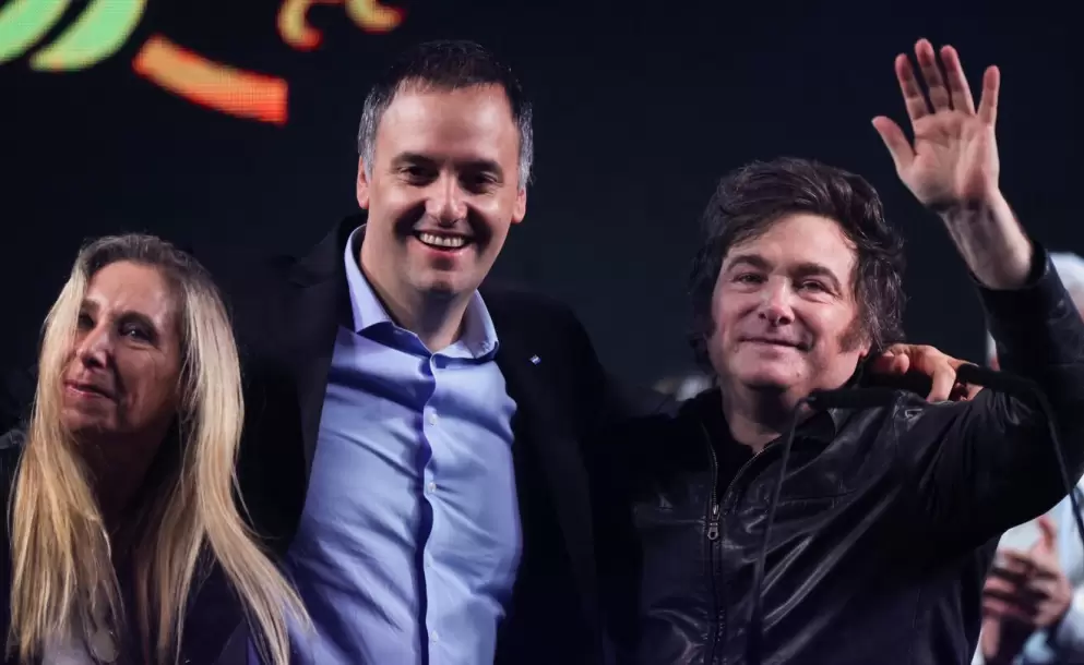 El entorno de Adorni asegura que tiene la documentación lista y espera un requerimiento judicial