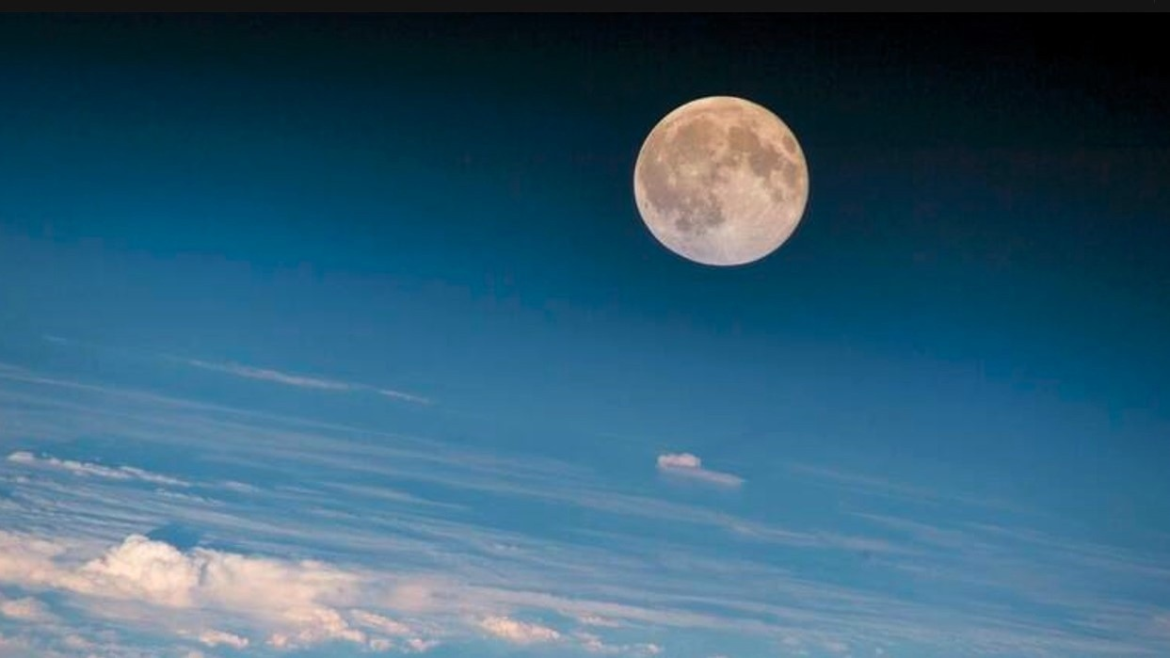 Una Luna Azul y una Microluna iluminarán el cielo argentino en un fenómeno astronómico poco frecuente
