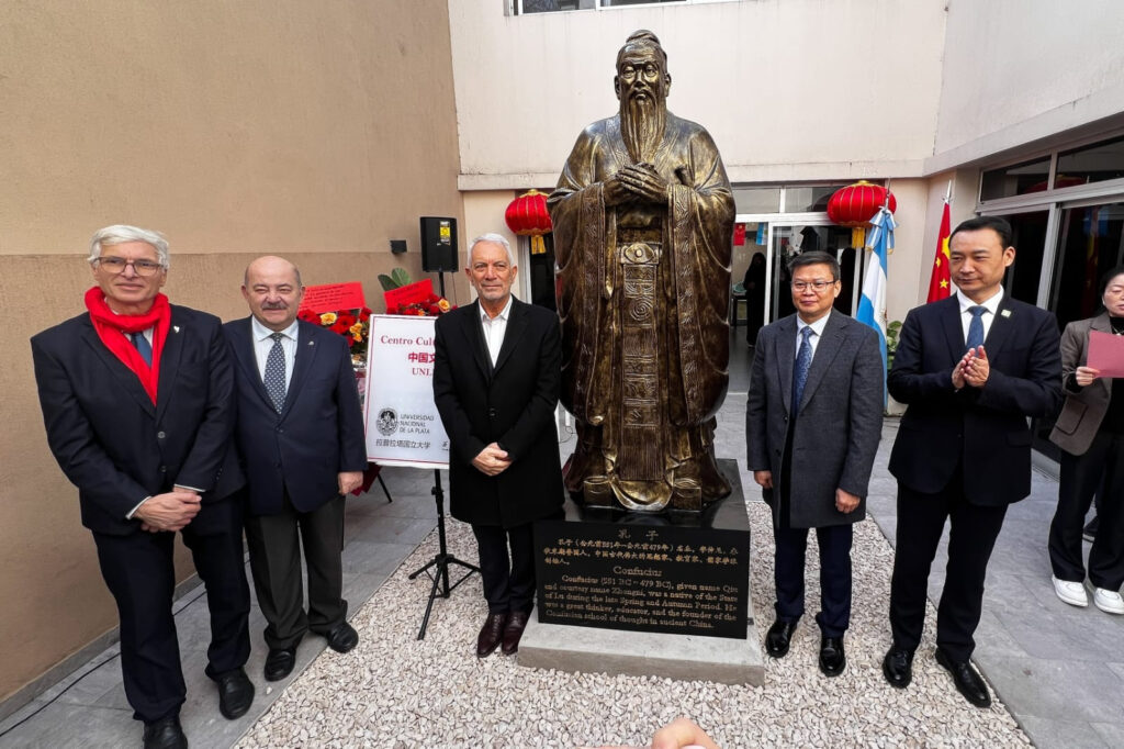 Alak participó de la inauguración de un nuevo centro para la cooperación cultural con China