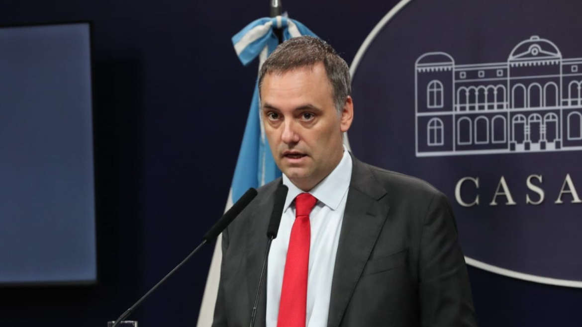 Adorni bajo presión: la Justicia acelera la investigación sobre su patrimonio y pone la lupa sobre bienes, viajes y activos digitales