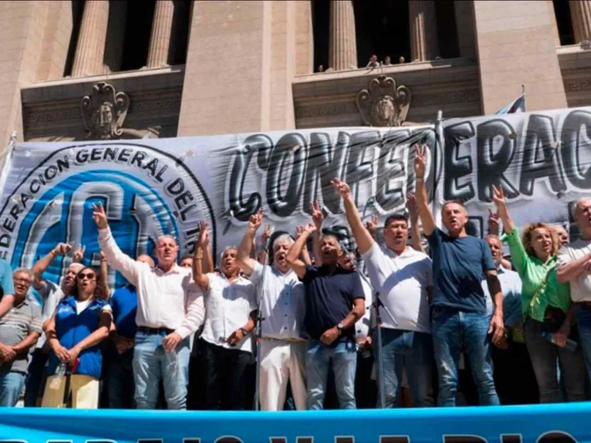 La CGT, las dos CTA y la UTEP lanzan un plan de lucha y evalúan un nuevo paro general contra el Gobierno