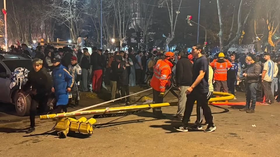 Festejos por la clasificación de Argentina terminaron con un joven herido en Mar del Plata: cayó del monumento a San Martín